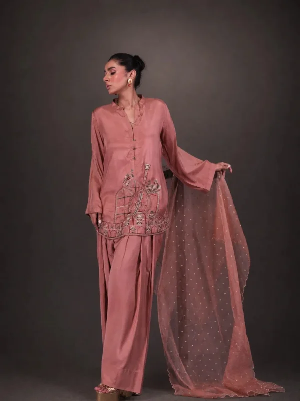Dusty rose embroidered silk outfit, gallery view 1 — Rabab-e-Taan