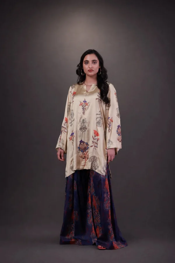 Model in cream floral kurta with navy printed — Dariya