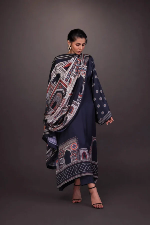 navy printed fashion editorial model in navy printed ethnic outfit — Shehr-e-Dil